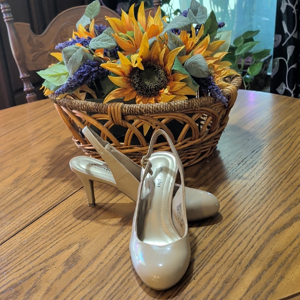 Comfort Plus By Predictions Beige Heels, Size 9M